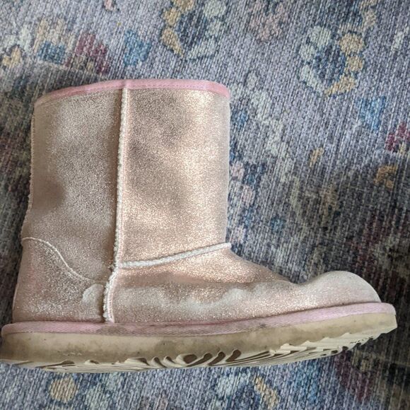 UGG | Kid's Classic II Metallic Glitter Boots In Pink - Picture 2 of 9